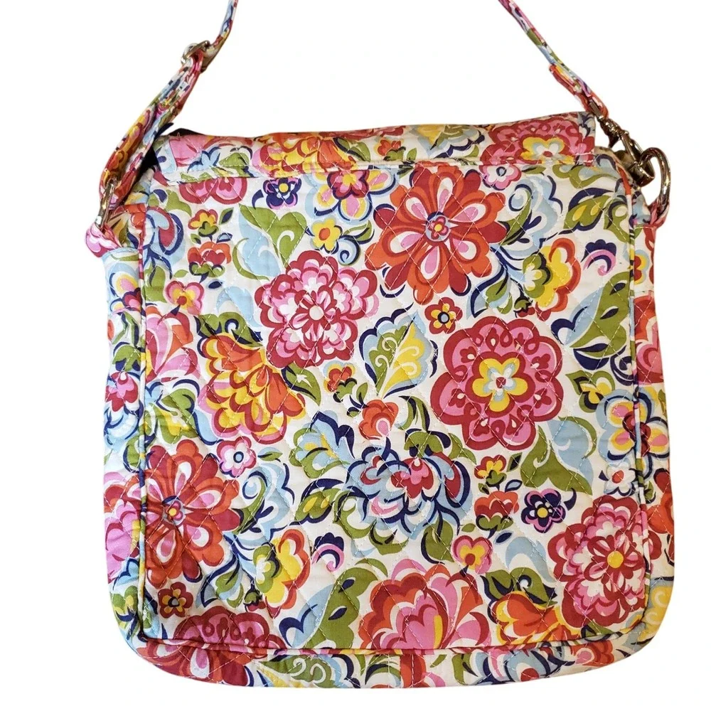 Vera Bradley crossbody bag‎ floral print adjustable strap zip pockets summer